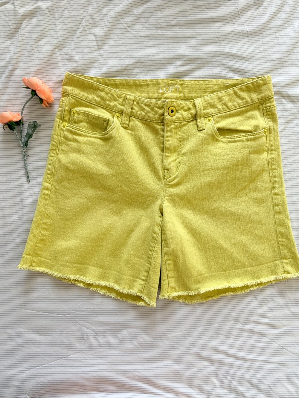 LOFT Jean Shorts Bright Yellow Size 4 High Rise Cut Off Raw Hem/Rollable Summer